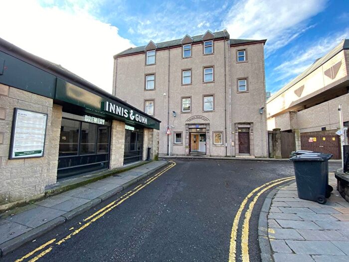 3 Bedroom Flat To Rent In Tay Square, Dundee, DD1