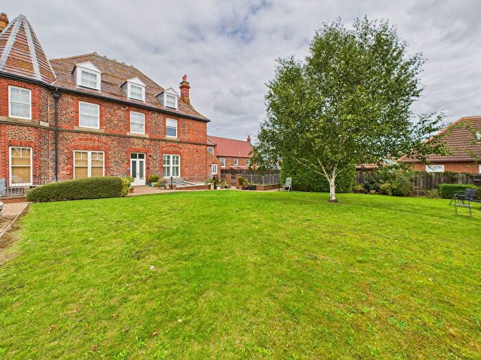 2 Bedroom Flat For Sale In Byland Road, Whitby, YO21