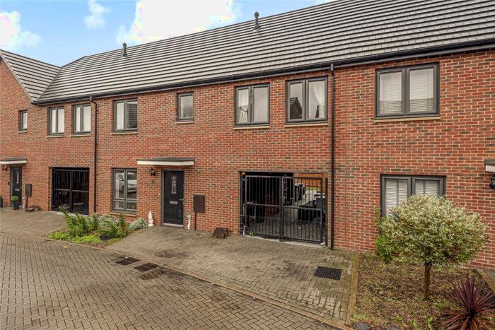 4 Bedroom Semi-Detached House To Rent In Westfield, Woking, Surrey, GU22