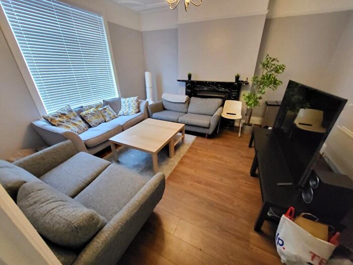 5 Bedroom Terraced House To Rent In Oxnam Crescent, Newcastle Upon Tyne, NE2