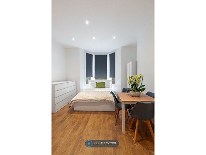 Studio To Rent In Raleigh Rd, London, N8