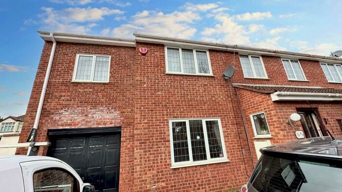 4 Bedroom House To Rent In Passage Road, Bristol, BS10