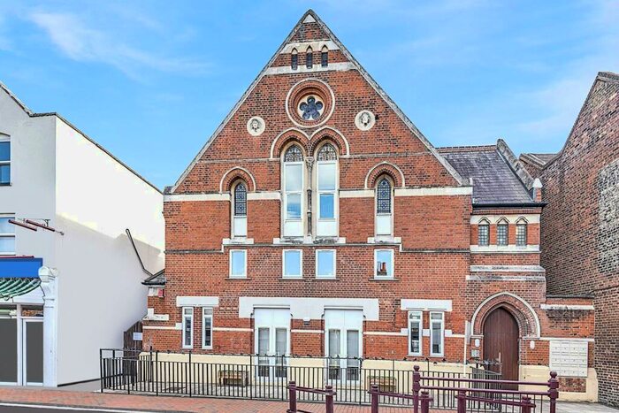 2 Bedroom Apartment To Rent In Chertsey, Surrey, KT16