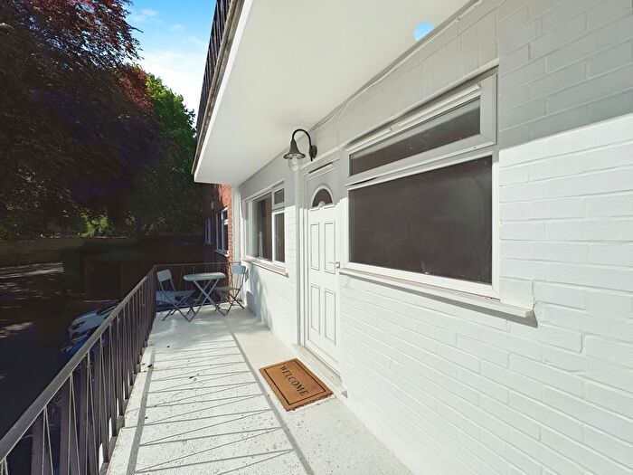 2 Bedroom Maisonette To Rent In Clumber Crescent South, The Park, Nottingham, NG7