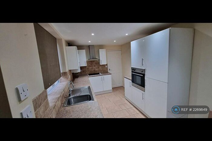 2 Bedroom Flat To Rent In Millbrook Road, Manchester, M23