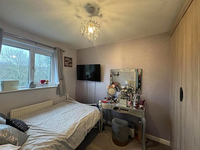 4 Bedroom Detached House For Sale In Valemount, Hadfield, Glossop, SK13