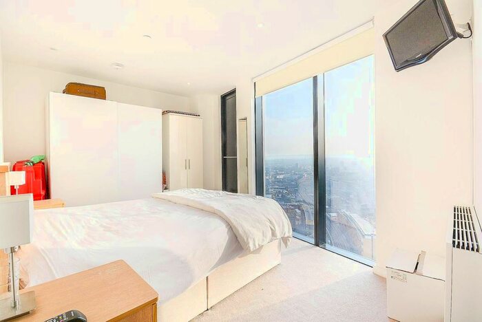 2 Bedroom Flat To Rent In Walworth Road, Elephant And Castle, London, SE1