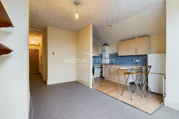 1 Bedroom Flat To Rent In South Norwood Hill, South Norwood, SE25
