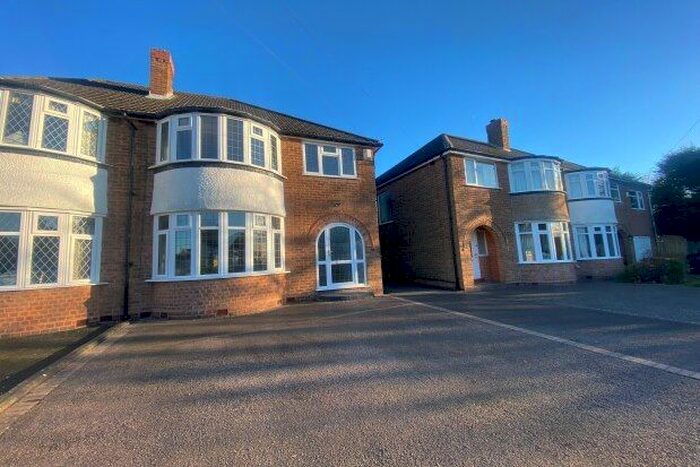 3 Bedroom Property To Rent In Bedford Drive, Sutton Coldfield, B75