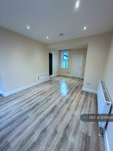 2 Bedroom Terraced House To Rent In Regent Avenue, Harrogate, HG1