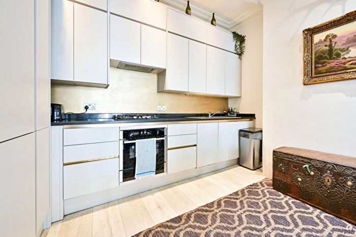 2 Bedroom Flat To Rent In Gunter Grove, Chelsea, London, SW10