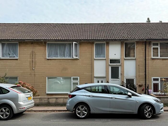 3 Bedroom Flat To Rent In Manor Villas, Bath, BA1