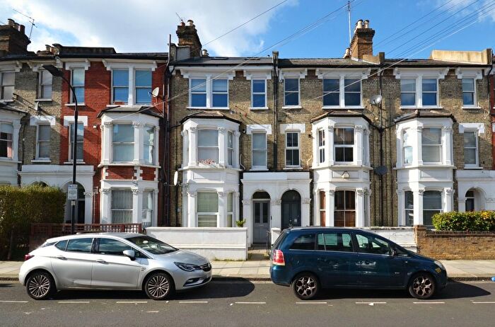 2 Bedroom Flat To Rent In Davisville Road, London, W12