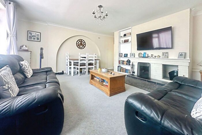 4 Bedroom Detached House For Sale In The Close, Holbury, Southampton, SO45