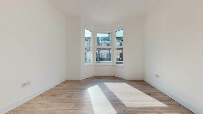 4 Bedroom Flat To Rent In Plashet Grove, E6