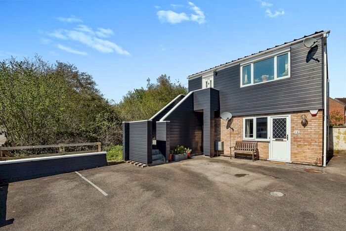 1 Bedroom Flat To Rent In Foreminster Court, Warminster, BA12