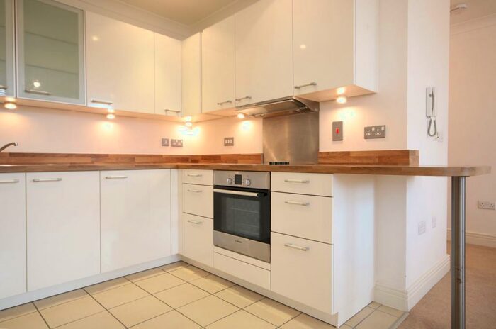 1 Bedroom Apartment To Rent In Station Road, Henley-On-Thames, Oxfordshire, RG9