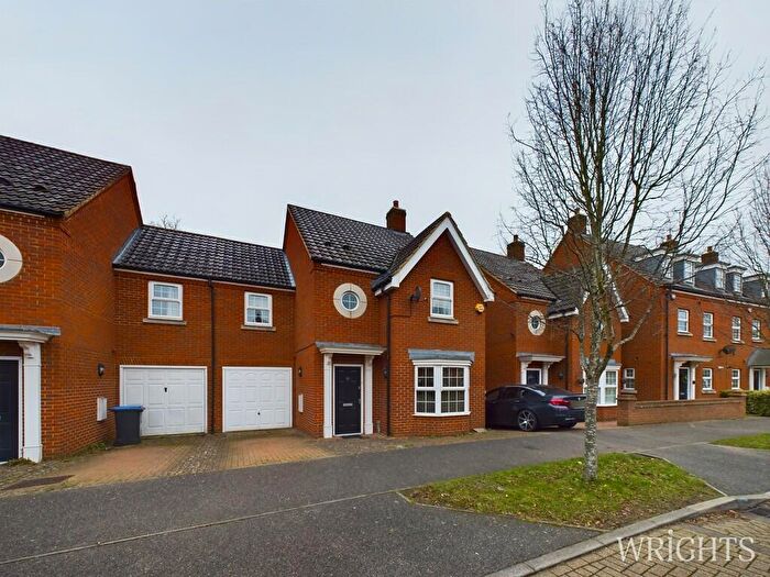 4 Bedroom Semi-Detached House To Rent In Langstone Ley, AL7