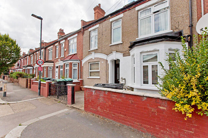 2 Bedroom Flat To Rent In Hermitage Road, London, N4