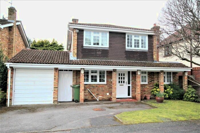 4 Bedroom Detached House To Rent In Denham Walk, Chalfont St Peter, SL9
