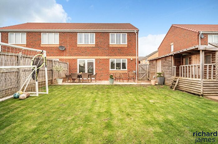 3 Bedroom Semi-Detached House For Sale In Willis Way, Purton, Purton, SN5