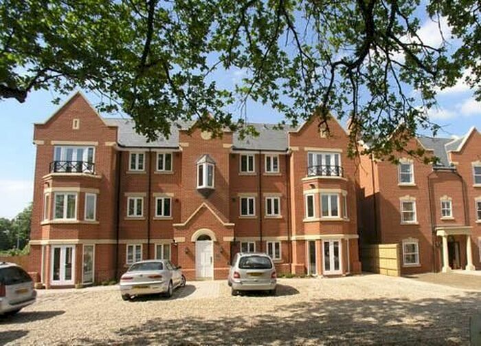 2 Bedroom Flat To Rent In Longbourn, Windsor, SL4