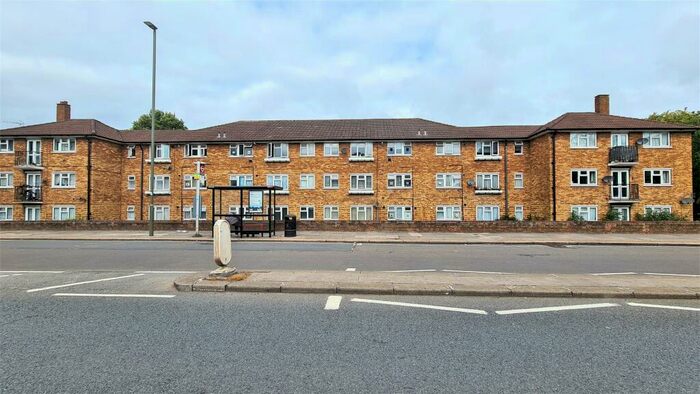 1 Bedroom Flat To Rent In Swan Court, High Road, Whetstone, N20