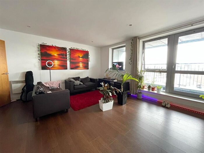 2 Bedroom Apartment To Rent In Quartz Apartments, Hall Street, B18