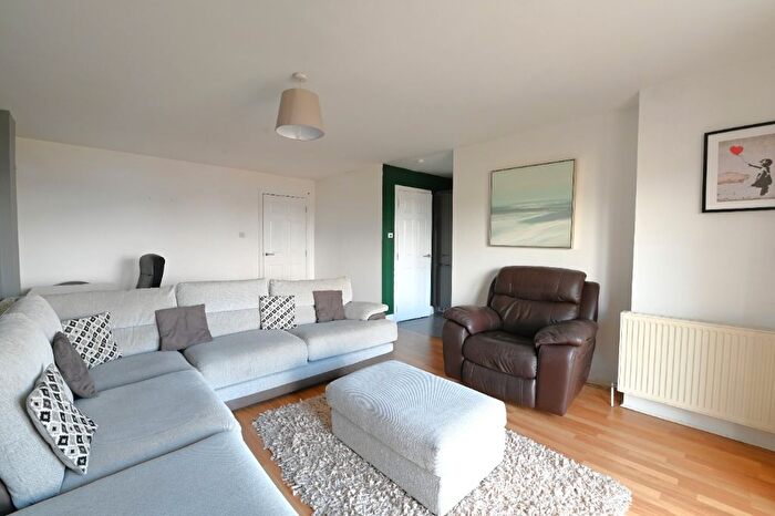 2 Bedroom Flat To Rent In Lindsay Road, Leith, Edinburgh, EH6