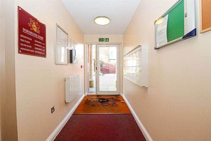 2 Bedroom Flat For Sale In Dorset Road South, Bexhill-On-Sea, TN40