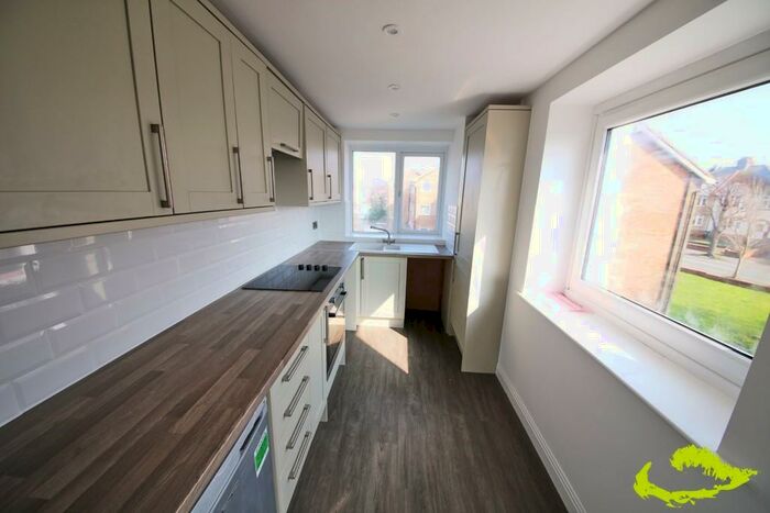 2 Bedroom Flat To Rent In Shanklin Court, Hove, BN3