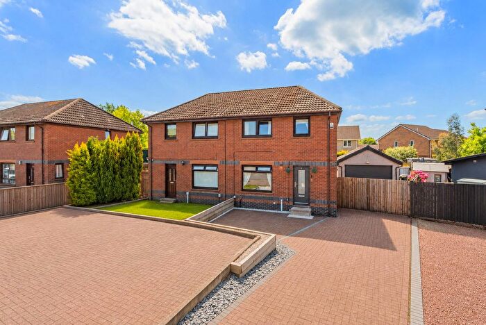 3 Bedroom Semi-Detached House For Sale In Tern Brae, Livingston, EH54