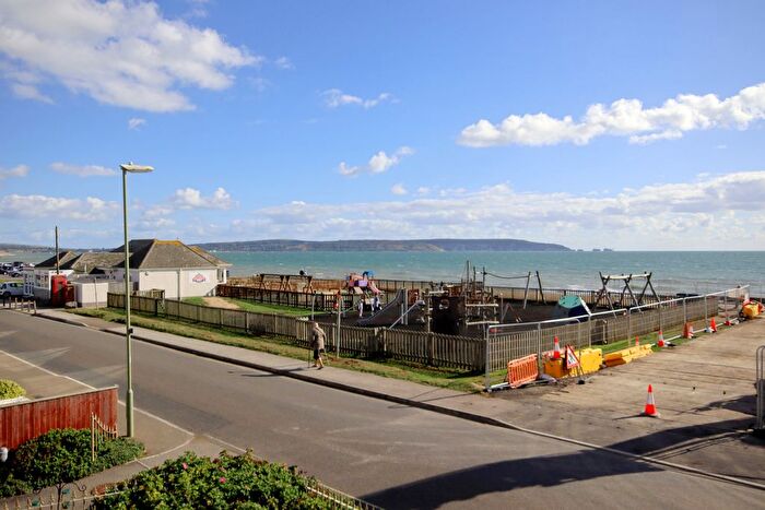 1 Bedroom Flat For Sale In Hurst Road, Milford On Sea, SO41