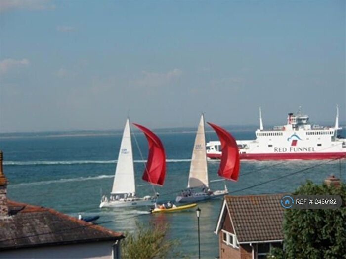 2 Bedroom Flat To Rent In Sharon Court, Cowes, PO31