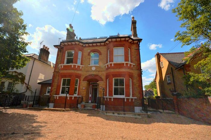 3 Bedroom Flat To Rent In Worple Road, Epsom, Surrey., KT18