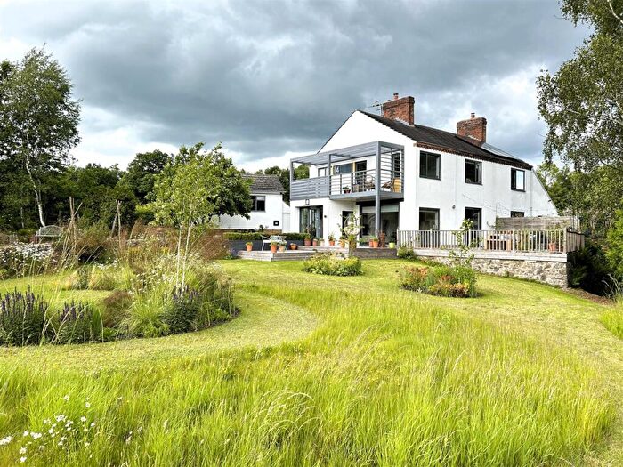 3 Bedroom Semi-Detached House For Sale In Dukes Road, Lower Hartshay, Ripley, DE5