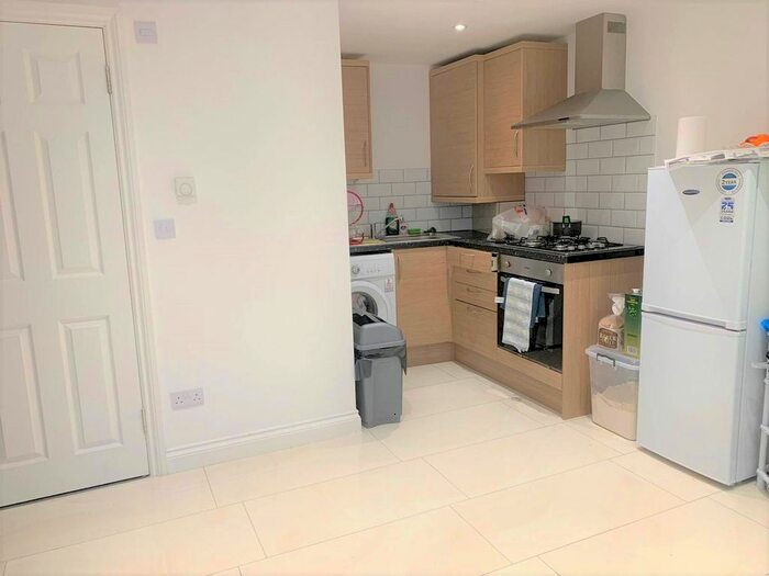 2 Bedroom Flat To Rent In Little Heath, Chadwell Heath, Romford, RM6