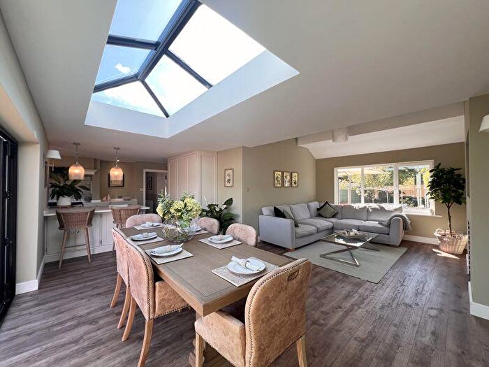 4 Bedroom Bungalow To Rent In Golf Open - Sunny Road, Southport - Bungalow Sleeps, PR9