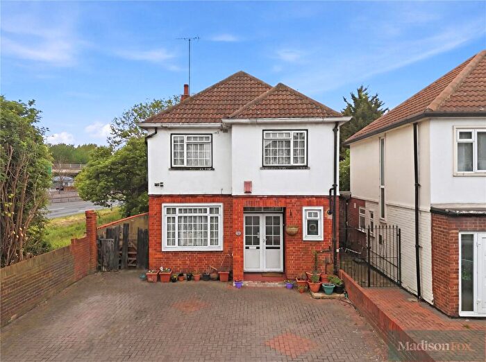 4 Bedroom Detached House For Sale In Lechmere Approach, Woodford Green, IG8