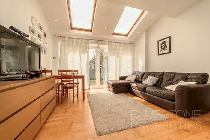 1 Bedroom Flat To Rent In Gleneldon Road, London, SW16