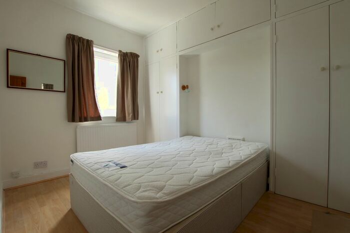 1 Bedroom Property To Rent In Vernon Avenue, Raynes Park, London, SW20