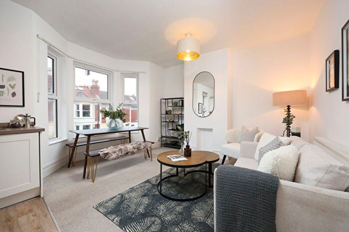 2 Bedroom Flat For Sale In Ash Road, Bristol, BS7