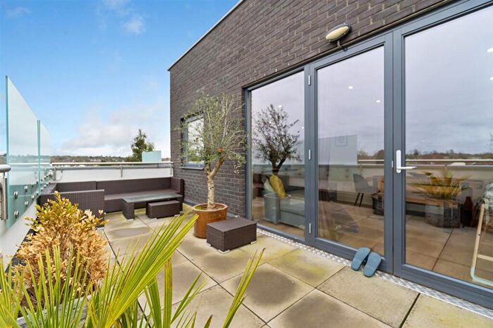 2 Bedroom Flat For Sale In Homesdale Road, BR2