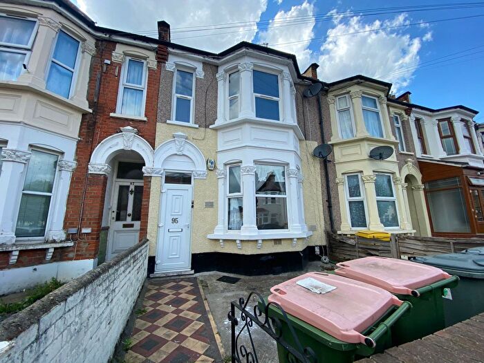 2 Bedroom Flat To Rent In Sheringham Avenue, London, E12