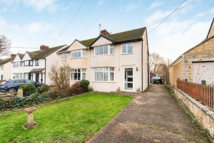 3 Bedroom Semi-Detached House For Sale In High Street, Kidlington, OX5