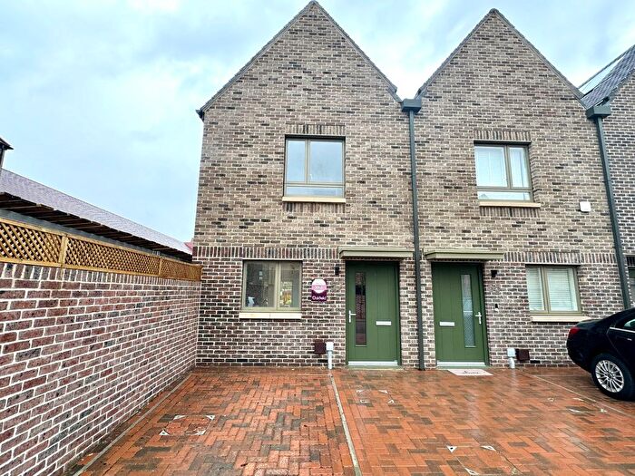 2 Bedroom Terraced House To Rent In Oakfield Avenue, Swindon, SN3