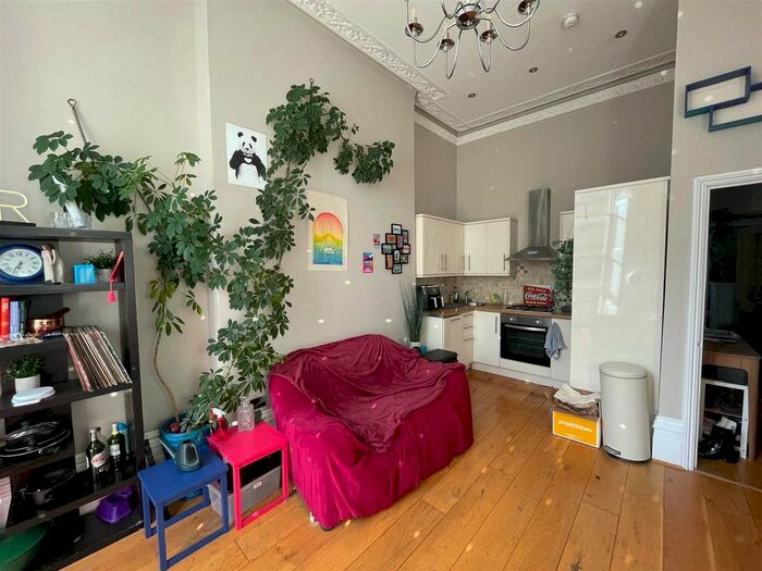 2 Bedroom Flat To Rent In Brunswick Place, Hove, BN3