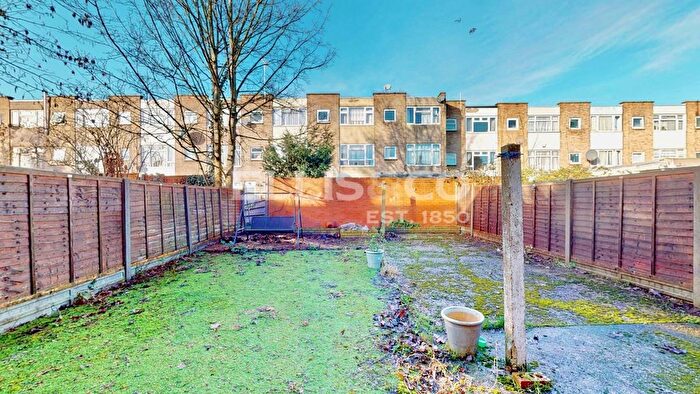 3 Bedroom Semi Detached House For Sale In Darwin Drive, Southall, UB1