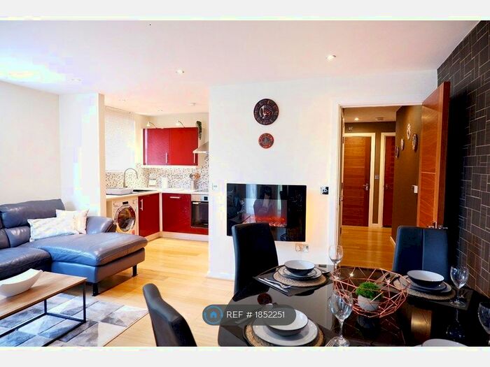 2 Bedroom Flat To Rent In Warren Close, Cambridge, CB2