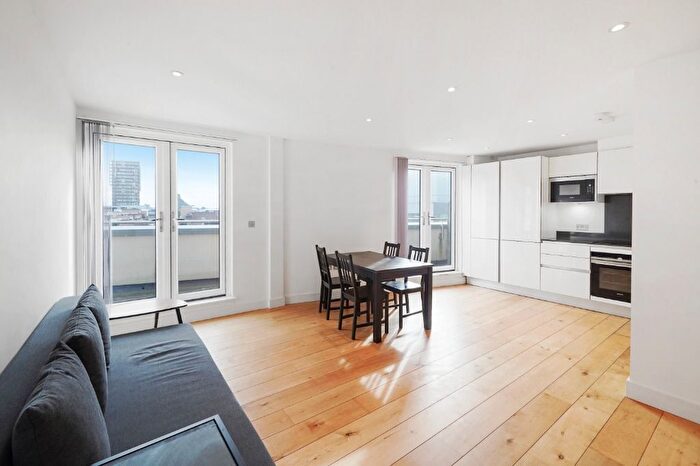 2 Bedroom Flat To Rent In Gateway House, Cavell Street, London, E1